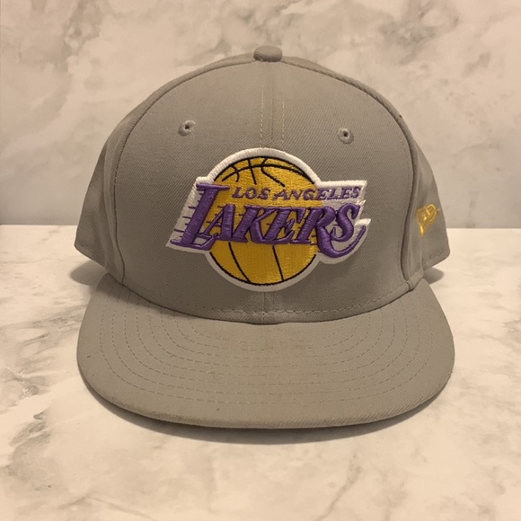Los Angeles Lakers Fitted Cap - Picture 2 of 6